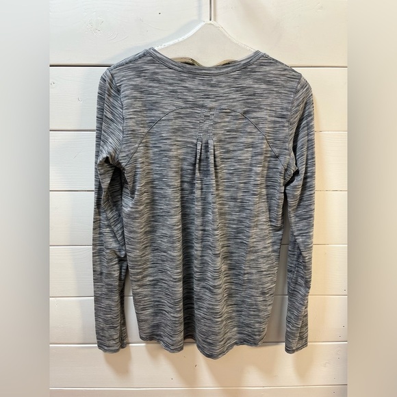 LULULEMON – Yogi Everyday Long Sleeve Workout Top (Estimated Size 10/12) - Picture 4 of 8